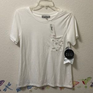 White T shirt with a pocket on the side